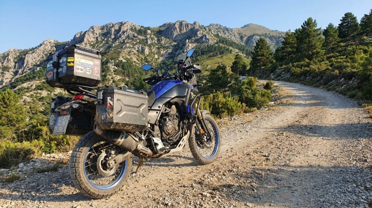 découvrez notre sélection de sacoches pour yamaha ténéré 700, alliant robustesse et style pour vos aventures tout-terrain.
