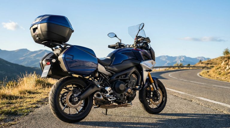 découvrez notre sélection de top case pour yamaha tracer 900, alliant praticité et design pour vos voyages à moto en toute sécurité.