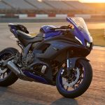 découvrez la nouvelle yamaha r7, une sportive alliant performance et design moderne pour une expérience de conduite exceptionnelle.
