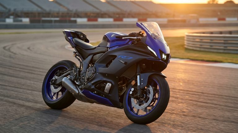 découvrez la nouvelle yamaha r7, une sportive alliant performance et design moderne pour une expérience de conduite exceptionnelle.