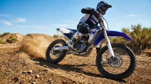 découvrez la yamaha yz450f, une moto cross 4 temps puissante et performante, idéale pour les passionnés de motocross à la recherche d'agilité et de précision.